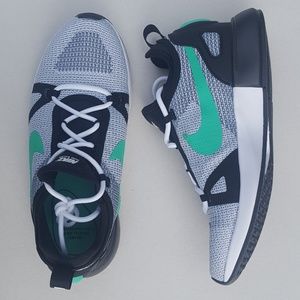 Nike NEW Women's Duel Racer Sneaker size 7.5